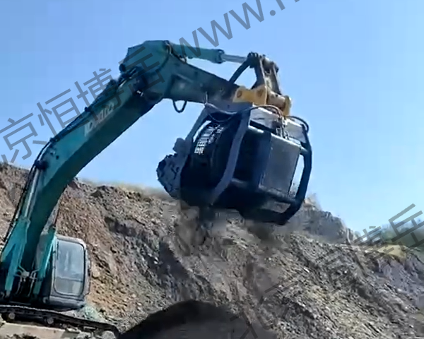 HENBO牌篩分斗在現(xiàn)場篩分